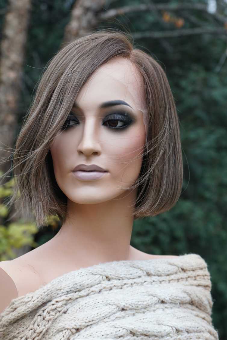 Short Human Hair Wigs High-quality European human hair wig, short sandy brown bob with highlights and lace top